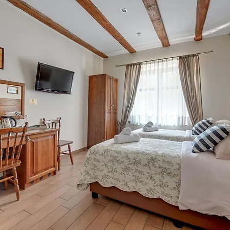 וילה & Restaurant Admiral Nelson *