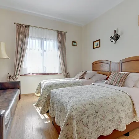 & Restaurant Admiral Nelson Hel