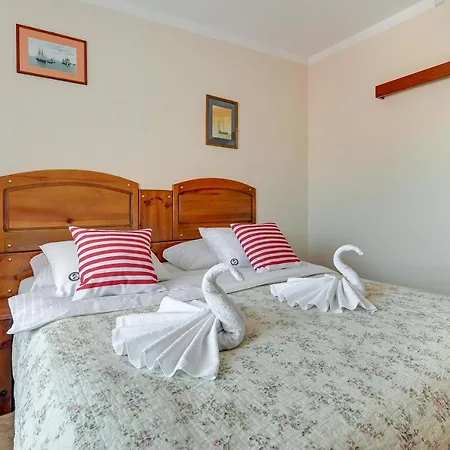 & Restaurant Admiral Nelson Villa