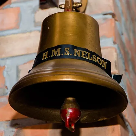 & Restaurant Admiral Nelson Villa *