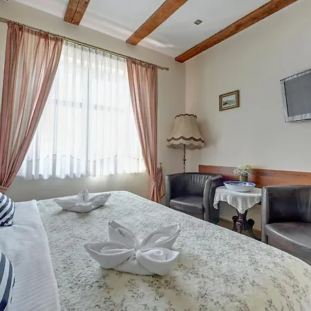 & Restaurant Admiral Nelson ヘル