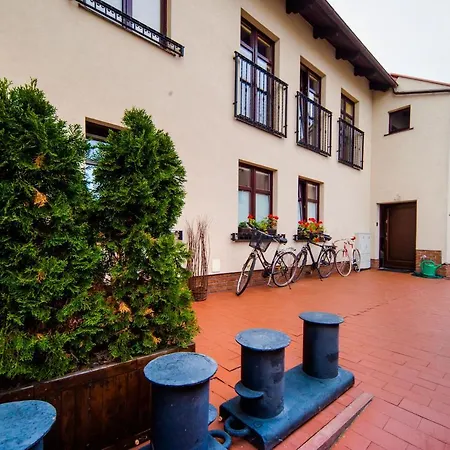 & Restaurant Admiral Nelson ヴィラ