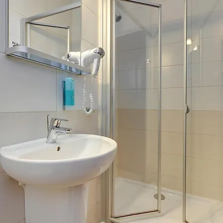 ヴィラ & Restaurant Admiral Nelson *