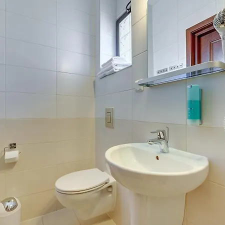 & Restaurant Admiral Nelson * Hel