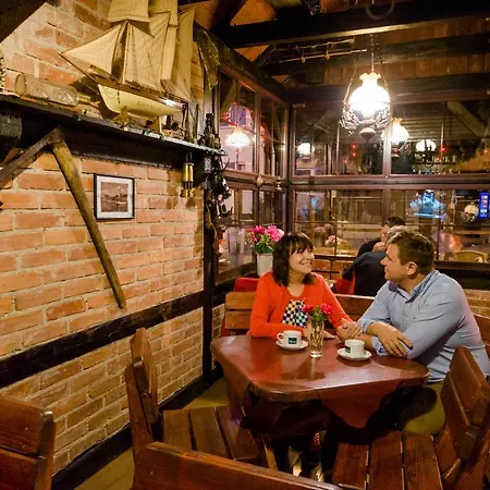 וילה & Restaurant Admiral Nelson