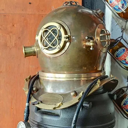 & Restaurant Admiral Nelson Hel