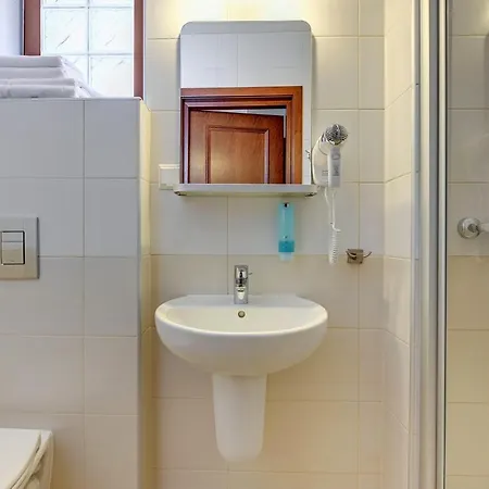 & Restaurant Admiral Nelson *