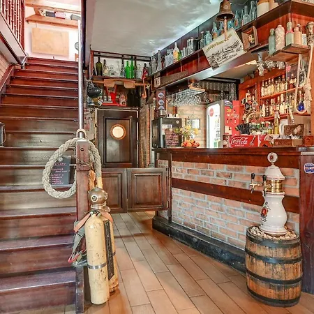 & Restaurant Admiral Nelson