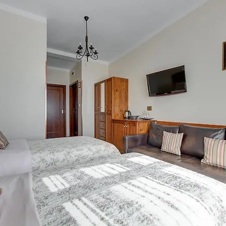 & Restaurant Admiral Nelson Villa *