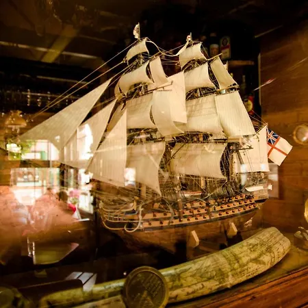 & Restaurant Admiral Nelson ヴィラ *