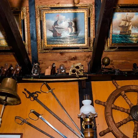 & Restaurant Admiral Nelson ヘル