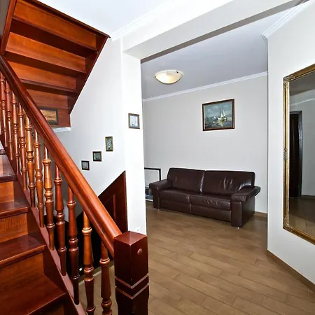 Villa & Restaurant Admiral Nelson *