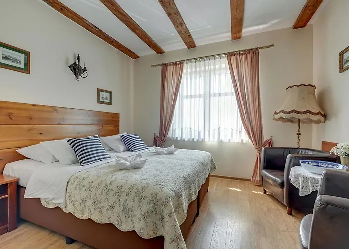 & Restaurant Admiral Nelson Willa Hel