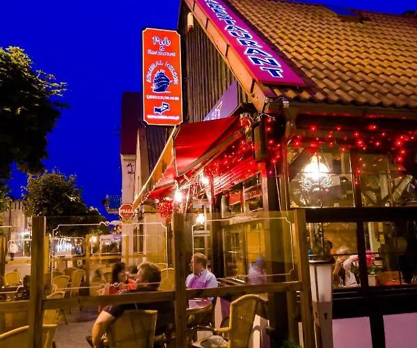 & Restaurant Admiral Nelson Hel