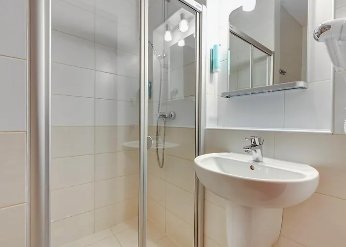 & Restaurant Admiral Nelson