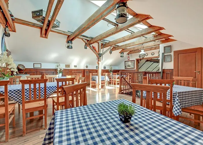 & Restaurant Admiral Nelson Willa Hel