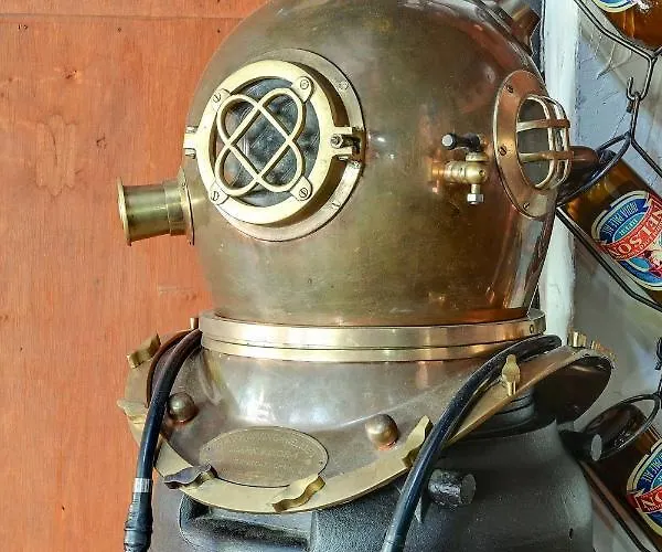 & Restaurant Admiral Nelson Hel