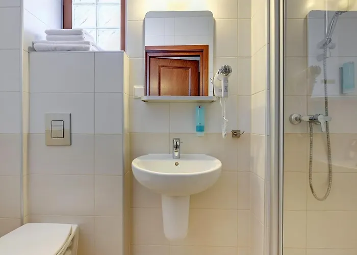 & Restaurant Admiral Nelson *