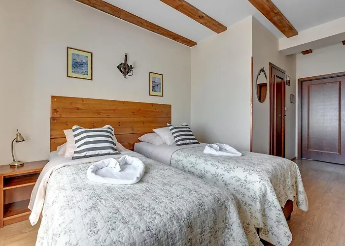 & Restaurant Admiral Nelson * Hel