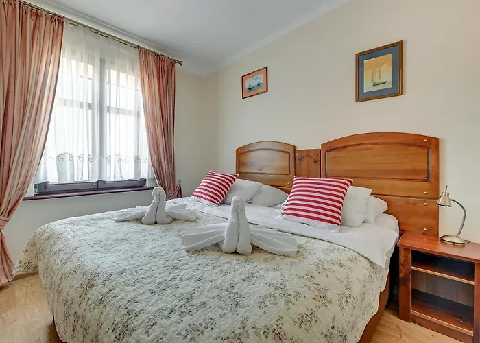 & Restaurant Admiral Nelson Hel