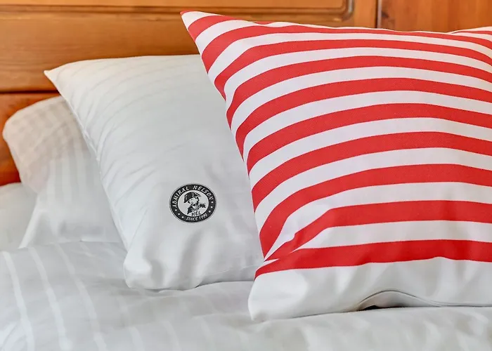 & Restaurant Admiral Nelson Willa Hel