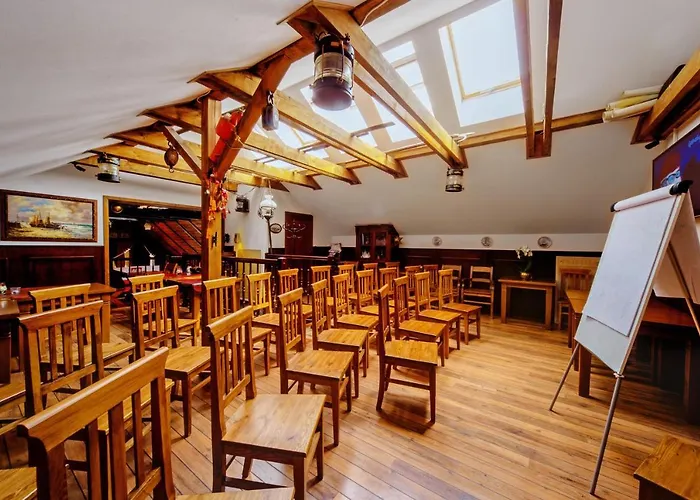 & Restaurant Admiral Nelson Hel