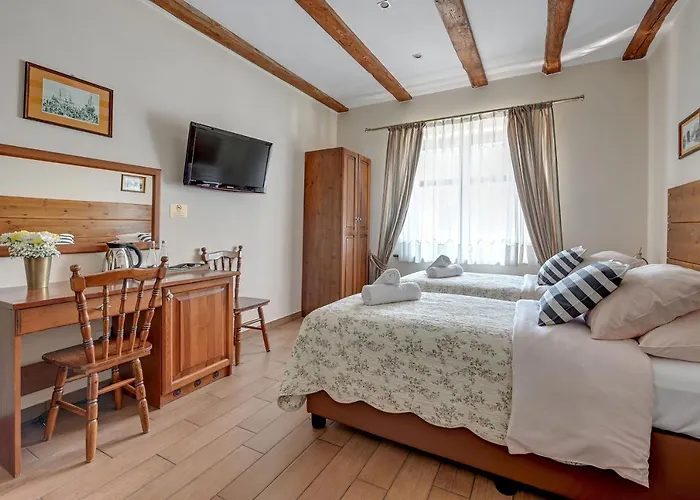 & Restaurant Admiral Nelson *