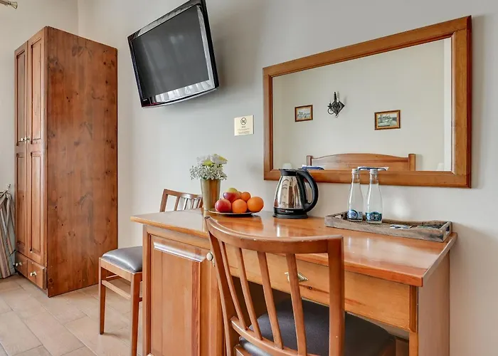 & Restaurant Admiral Nelson Willa Hel