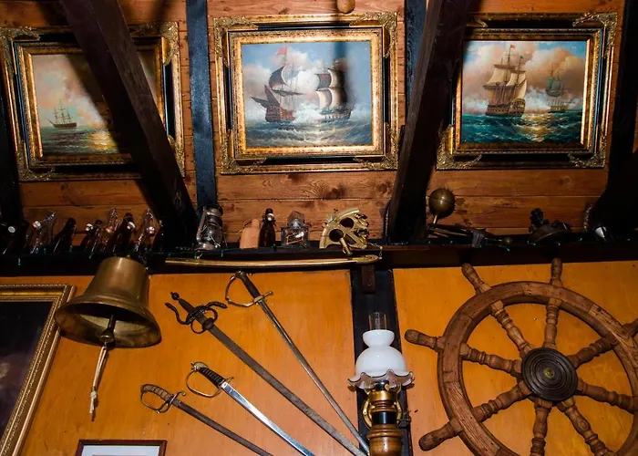 & Restaurant Admiral Nelson Hel