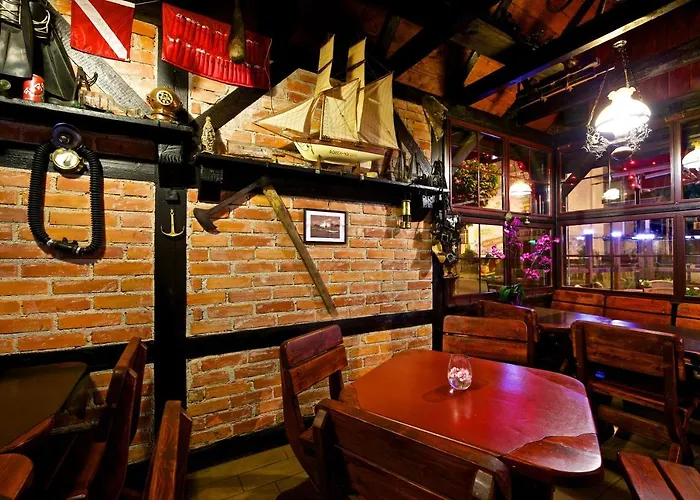 & Restaurant Admiral Nelson Villa *