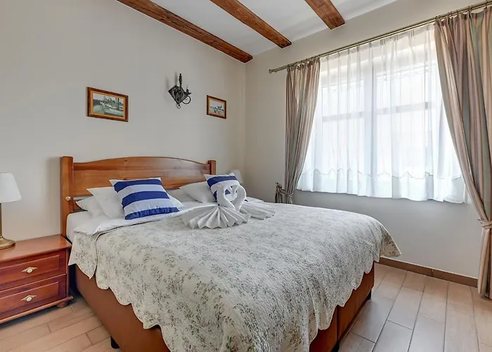 & Restaurant Admiral Nelson Willa Hel